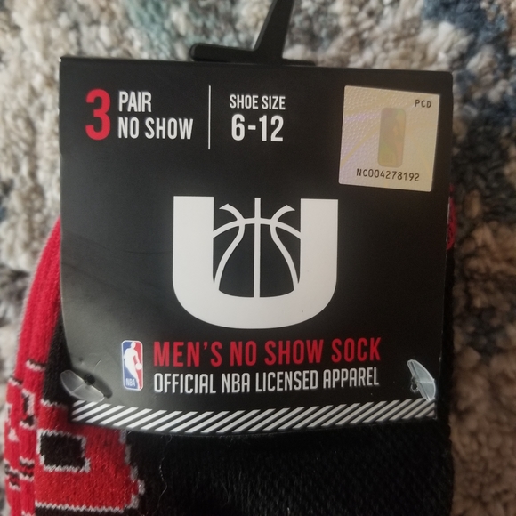 3 Pairs NBA Chicago Bulls No Show Socks Men's Shoe Size 6-12 Red Black Gray NWT - Picture 3 of 8